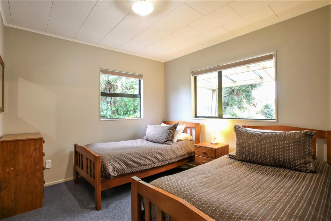 Kaka Retreat Motel, Stewart Island Half-moon Bay Bagian luar foto